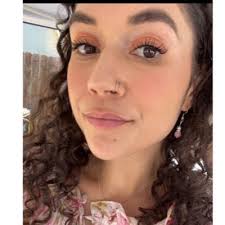 Mariah Solis🌻 (@curlyriah8)