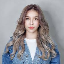 Medium layered strands — as opposed to short, wispy layers in the original 70s style cut — will keep it current, as will cute bangs and some fresh highlights. 9 Of The Hottest Women S Hairstyles And Trends To Know In 2021 Tatler Singapore