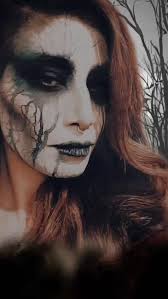 میتونید هر طرحی که بخواین و روی هر رنگ لباسی سفارش بدین همینطور با رنگ بلک  لایت🤗😎💙 #بلک_لایت#نقاشی_پارچه_و_لباس#کاستوم_لباس#نقاشی_بلک_لایت