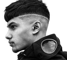 Dai look vintage ispirati agli anni '80 e '90 ai ricci ribelli: Tagli Di Capelli Corti Per Uomo Taglio Capelli Corti Taglio Capelli Uomo Tagli Capelli Ricci Corti Lunghi E Di Tendenza