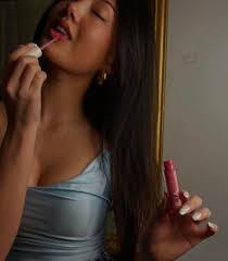 Patricia Martineau's Instagram, Twitter & Facebook