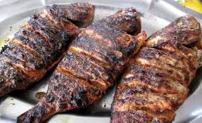 Ca Y Est Le Poisson Grille Facon Casamance Est Pret Servir Avec Du Riz Blanc Et L Arroser Du Reste De La Pr Recettes De Cuisine Poisson Grille Poisson Braise