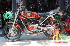Koleksi modif motor jadi cafe racer terbaru dan terlengkap via modifikasivixionbaru.blogspot.com. Rx King Merah Gelap Bertutup Mahkota Sosok Sangar Modifikasi Yamaha Rx King Galeri Foto Otosia Com Otosia Com