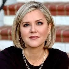 Shelley Tuttle's Instagram, Twitter & Facebook