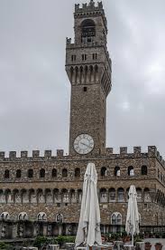 It overlooks the piazza della signoria, which holds a copy of michelangelo's david statue, . Florenz Palazzo Vecchio Und Sein Aussichtsturm