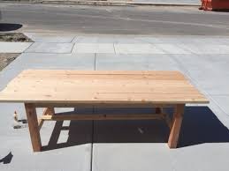 Dave is here to tell us how he made the farmhouse table. Diy Farmhouse Table And Bench Honeybear Lane