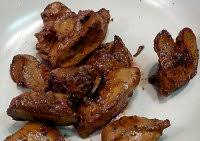 1 kg de ficatei de pasare 200 ml de vin rosu 2 linguri de pasta de tomate 1 lingura de secretul gustului de la maggi cimbru piper. Ficatei De Pui Cu Sos De Vin ReÅ£ete Culinare De La A La Z