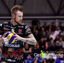 Zaytsev_official a l'italia con voi, abbiamo in collegamento ivan @zaytsev, capitano della nazionale italiana di #volley. Facebook