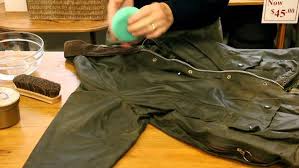 Kadang celana berjamur, atau celana keras penyebab lecet. Cara Mencuci Dan Merawat Jaket Waterproof Yang Benar