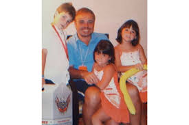 Um jogador morreu na argentina, depois de uma agressão, por parte de um adversário. Filha De Gugu Faz Homenagem Emocionante Apos A Morte Do Pai E Mostra Fotos Ineditas Da Familia Pais Filhos Pai E Filho Filhos Familia
