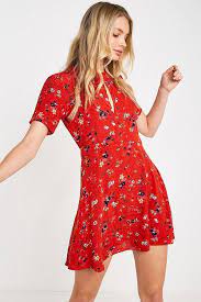 We're feelin' those florals at missguided for this season. White Dress With Red Floral Print Online