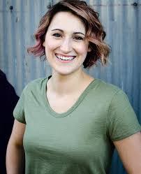 Sarah Roa's Instagram, Twitter & Facebook