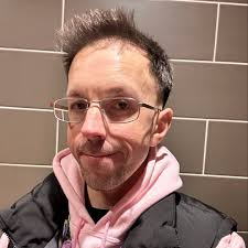 Dear friends, my new album "A Christmas Carol" is out! 🎶 This is a 24  minutes long orchestral and choral adaptation of the famous story by  Charles Dickens, in a more traditional