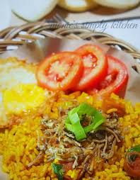 Azhar station special nasi ayam goreng kunyit. Nasi Goreng Kunyit Sosis Pedas Monic S Simply Kitchen
