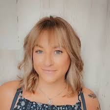 Colleen East's Instagram, Twitter & Facebook