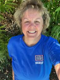 Hello! Does anyone know of any pickleball lessons or groups that'd teach  someone how to play?