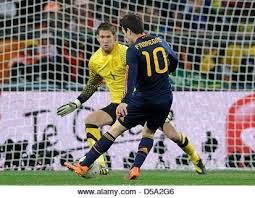 Everton have signed goalkeeper maarten stekelenburg from championship side fulham for an undisclosed fee. Cesc Un Total De 3355 Photos Seite 13 A Imageselect Banque De Photos Et Images De Microstock