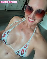Mrs_Cora_Cox  https:  mrs.coracox  nextdoorswing Гола изтичане OnlyFans  снимка 33 - Nudogram v2.1