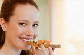 Cuma kena tahu sekeping roti wholemeal berapa kalori. Berapa Banyak Kalori Yang Ada Di Dalam Roti Putih Kandungan Vitamin Dan Mineral Yang Jenisnya Lebih Bermanfaat Untuk Tubuh