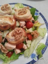 Delices D Une Novice Salade De Chevre Chaud Pomme Et Noix Vinaigrette Au Miel Et Au Vinaigre De Balsamique Salade De Chevre Chaud Chevre Chaud Alimentation