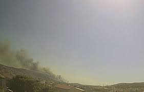 Πυρκαγιά από άγνωστη μέχρι στιγμής αιτία ξέσπασε λίγο πριν τις 9 το βράδυ της τετάρτης στον οικισμό γεννηματά στα άνω λιόσια. S3t9ekgfa7503m
