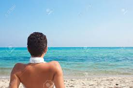 Here, porter discovers how to make hair that's been in reality, hair can look a bit of a mess at the beach if it's left to do its own thing. Woman With Short Hair Relaxing At The Beach Stock Photo Picture And Royalty Free Image Image 6210054