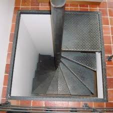 Integration D Un Escalier Dans Une Maison A Paris Ehi Escalier Helicoidal Industriel Escalier Coffrage Escalier Escalier En Colimacon