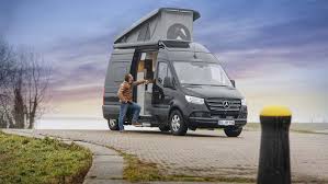 Mercedes benz continually improves on their classic sprinter design chassis year after year, adding options and features that their customers demand such as extended cabs, four wheel drive, ultra high roofs, drivetrain upgrades, etc. Hymer Free 600 S 2021 Im Test Promobil