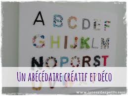 Utilisez pour ce faire un coffre ancien comme table de chevet ou pied de lit, installez une. Un Abecedaire Pour Decorer Sa Chambre La Cour Des Petits