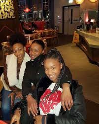 Ter esta bebé nos braços pela primeira vez é indescritível, é um misto de emoções que. Nelson Semedo Marlene Alvarenga Semedo Welcomes A New Addition To His Family