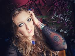 Hannah Maddox's Instagram, Twitter & Facebook