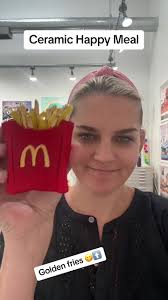 Ceramic happy meal becuase why not #ceramics #ceramicart #happymeal  #mcdonaldsart #mcdonaldshappymeal #fries #foodartist #foodartproject  #sculptureart #claysculpture #popartvibes #hamburger ...