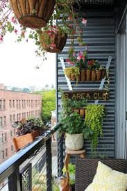 Macetas colgantes para balcones decora westwing. Las Plantas Y Las Flores Perfectas Para El Balcon