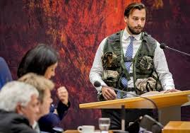 Volgens thierry #baudet gaat het helemaal fantastisch met het #forum voor democratie en zijn de afgelopen dagen heeft thierry baudet door terug te treden geprobeerd de rust in onze partij te laten. Thierry Baudet Leader Of The New Fvd Party In The Netherlands Has Been Called To The Frontlines And Won The Elections Freesuriyah