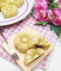 Isi bakpia sekarang ini sudah tidak lagi menggunakan daging, tapi diganti dengan menggunakan isi seperti kacang ijo, keju, ketela/ubi, coklat, dan sebagainya. 9 Cara Membuat Bakpia Kukus Kreasi Rasa Ala Rumahan Yang Enak Dan Mudah Dibuat Halaman 2 Merdeka Com