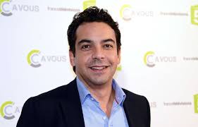 Patrick Cohen victime d'un malaise vagal en direct sur France 5