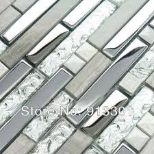 If your kitchen backsplash is nothing more than boring drywall, you can dress it up with upholstery fabric and acrylic sheeting. Chrome Backsplash Whaciendobuenasmigas