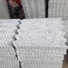 Mosaikfliesen marmor 48x48x8mm weiss poliert. Weisses Marmormosaikfliesen Fischgratenmuster Qinyuan Stein
