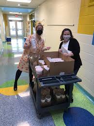 Emily Schellinger (@EmSchellinger1)