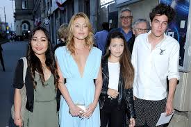 W dzieciństwie uczył się gry na gitarze, później nauczył się także gry na gitarze basowej i elektrycznej oraz na perkusji. Nikodem Rozbicki Odpowiada Na Pytanie O Julie Wieniawe Kozaczek