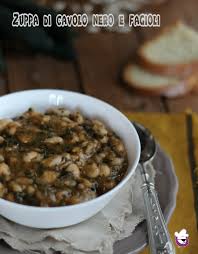 La zuppa di cavolo verza e fagioli, una deliziosa minestra adatta a tutti coloro che seguono una dieta leggera e ai vegani. Zuppa Di Cavolo Nero E Fagioli Pasticciando Con Magica Nana
