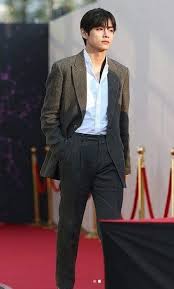 Here you will find news and updates regarding v and all the latest photos and videos. Kim Taehyung Full Body Cuerpo Completo Fotos De Creepypastas Cuerpo