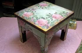 طاولات القهوة في أسلوب بروفانس خيارات أنيقة مع طاولة مرسومة