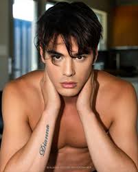 Devon Peters, photographed by Benjamin Veronis @benjamin.veronis  @vero.magazine @devon.peters