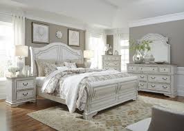 King size bedroom sets are ideal for houses with large rooms and vast spaces. Commercial Interiors King Bedroom Sets