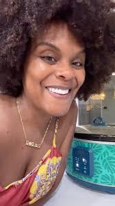 Lynnette Fleming's Instagram, Twitter & Facebook