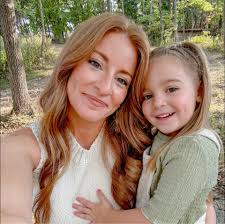 📢This week we want to give a shout out to Coach Mandy!! Not only does  Mandy coach 2015B Senegal, but she also helps with the communication and  administration side of our club!!