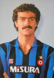 Il forte mediano Claudio Maselli Tra i mediani bravi, in particolare degli  anni 70, Claudio Maselli occupa un posto di rilievo. Romano e cresciuto  nell'Almas Roma, a nemmeno 19 anni esordì in