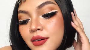 Why You Should Incorporate White Eyeliner In Your Beauty Routine