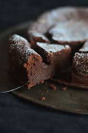 Du ces recettes, sans aucune difficulté technique, permettront notamment aux enfants de mettre la main à la pâte et de faire leurs premiers pas en cuisine! Recette De Gateau Au Chocolat Facile A Faire